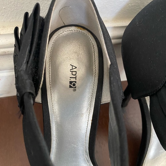 Beautiful Apt. 9 brand black heels - Picture 4 of 6